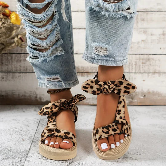 ARYA | Stylische Sandalen mit Leopardenmuster