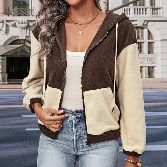NIKKI | Gestreifte Strickjacke mit Kapuze und Fleece-Futter