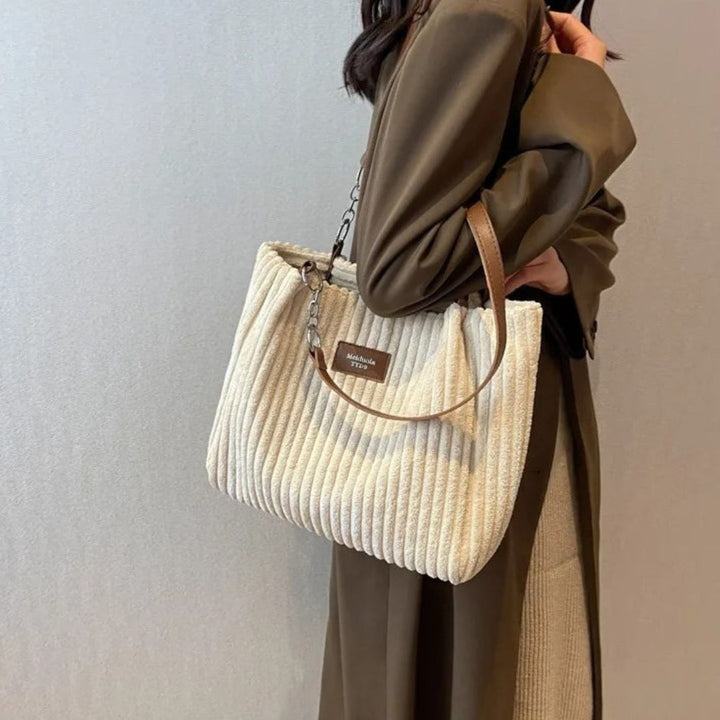 Yana | Stylische Schultertasche mit modernem Design