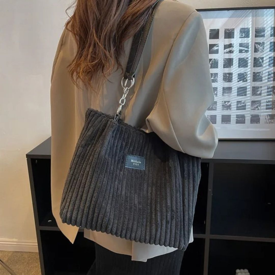 Yana | Stylische Schultertasche mit modernem Design