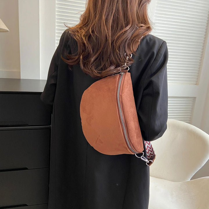 Stylische Wildleder Umhängetasche von ELVIRA - Das ultimative Must-Have Accessoire!