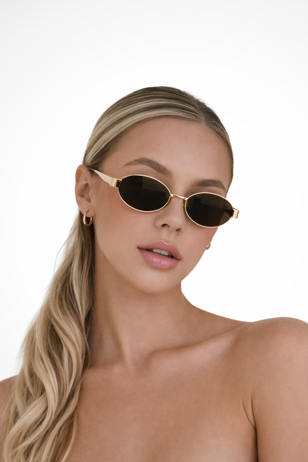 Damen-Sonnenbrille mit ovalem Metallrahmen und dunklen Gläsern 2
