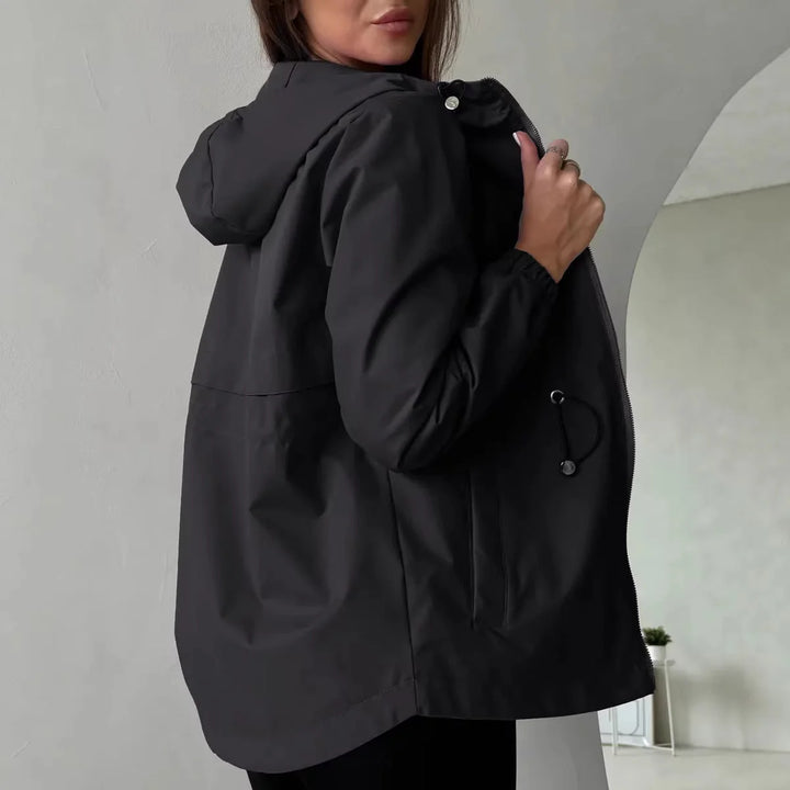 Damen Outdoorjacke mit anpassbarer Kapuze und geräumigen Taschen 7
