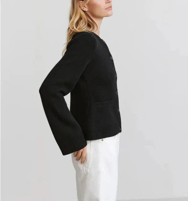 Lisa | Figurschmeichelnde Strickjacke – Ein Unverzichtbares Basic für Jede Saison