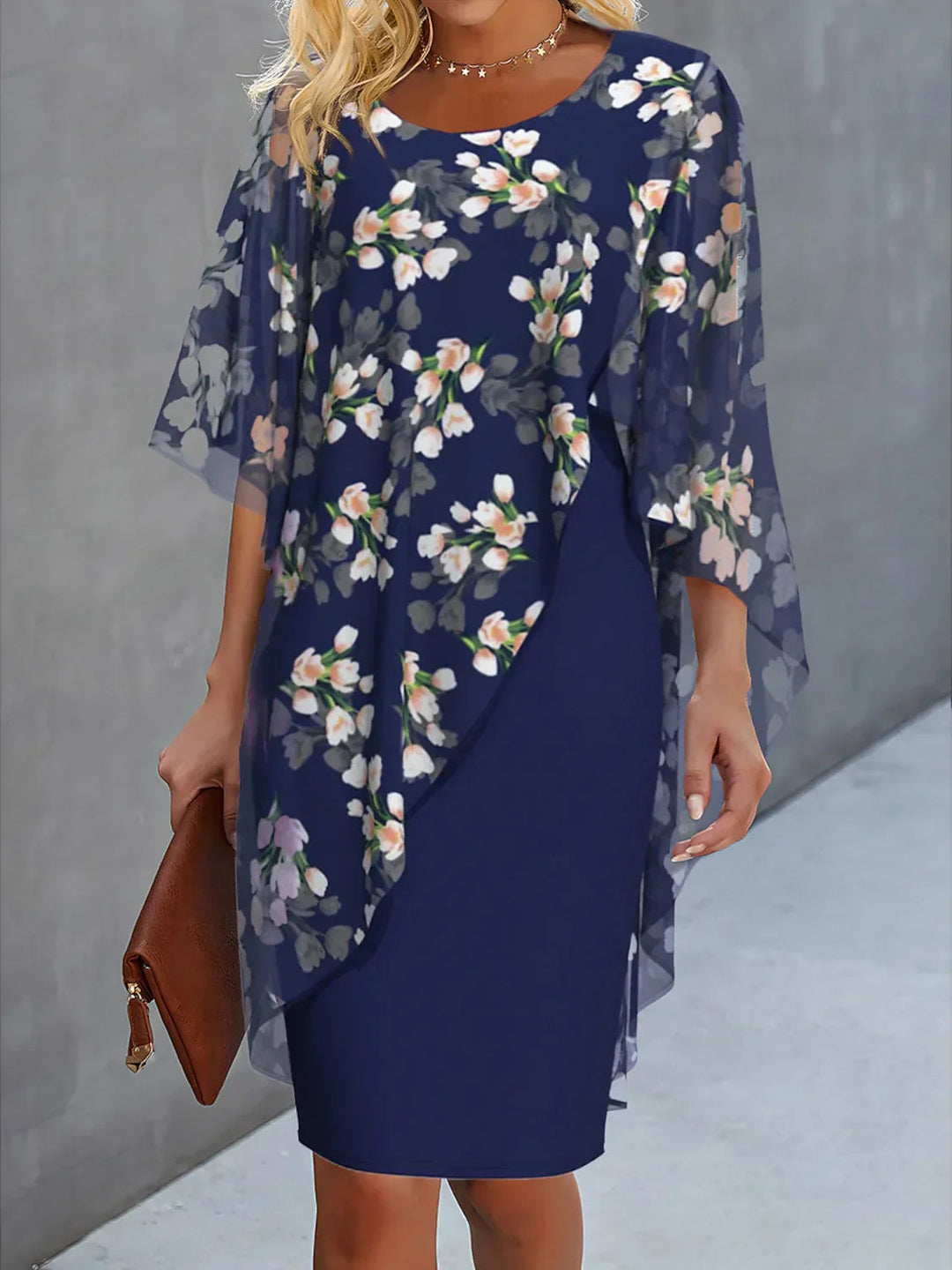 Elegantes Damenkleid mit Chiffoncape und Blumenmuster für Hochzeiten und besondere Anlässe 0