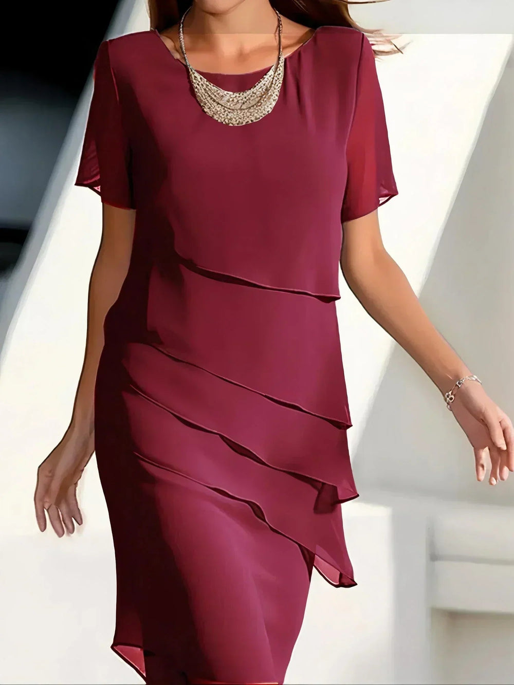 Elegantes Damenkleid mit Volant-Drapierung für eine schlanke Silhouette 1