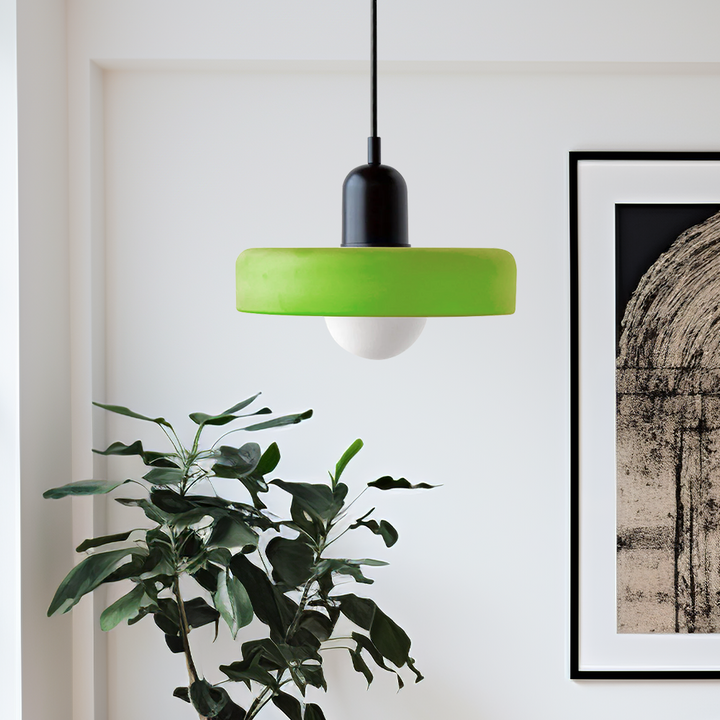 Farbenfrohe Pendelleuchte im Bauhaus-Stil – StiloGlas 21
