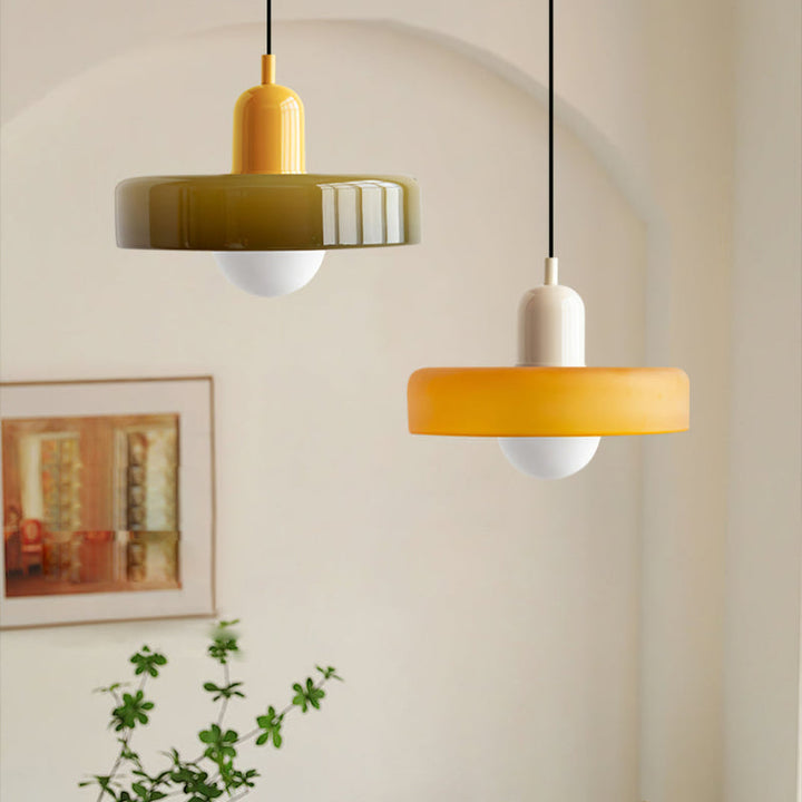 Farbenfrohe Pendelleuchte im Bauhaus-Stil – StiloGlas 9
