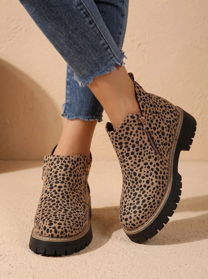 Frieda | Damen Orthopädische Ankleboots mit Leopardenmuster Seitlichem Reißverschluss 1