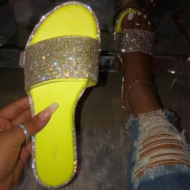 Lia | Glitzernde Slipper – Funkelnd durch den Tag