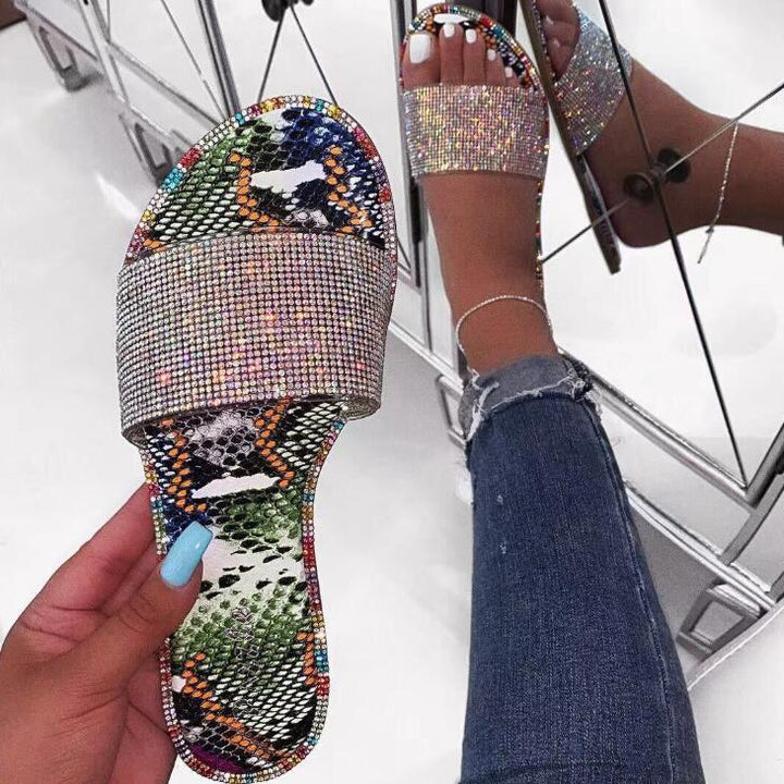 Lia | Glitzernde Slipper – Funkelnd durch den Tag