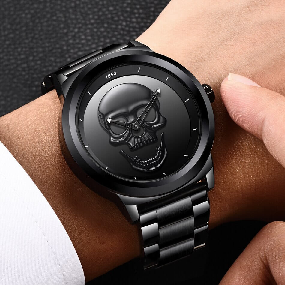 Herrenschädel Uhr 3