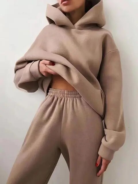 Clara | Gemütliches Damen-Sweatset mit Kapuze und Jogginghose