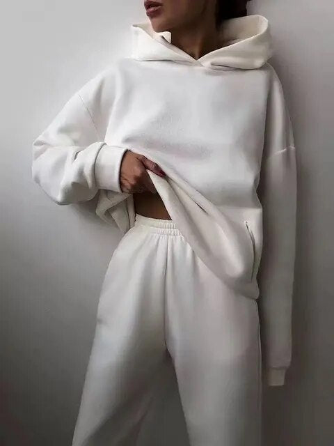 Clara | Gemütliches Damen-Sweatset mit Kapuze und Jogginghose