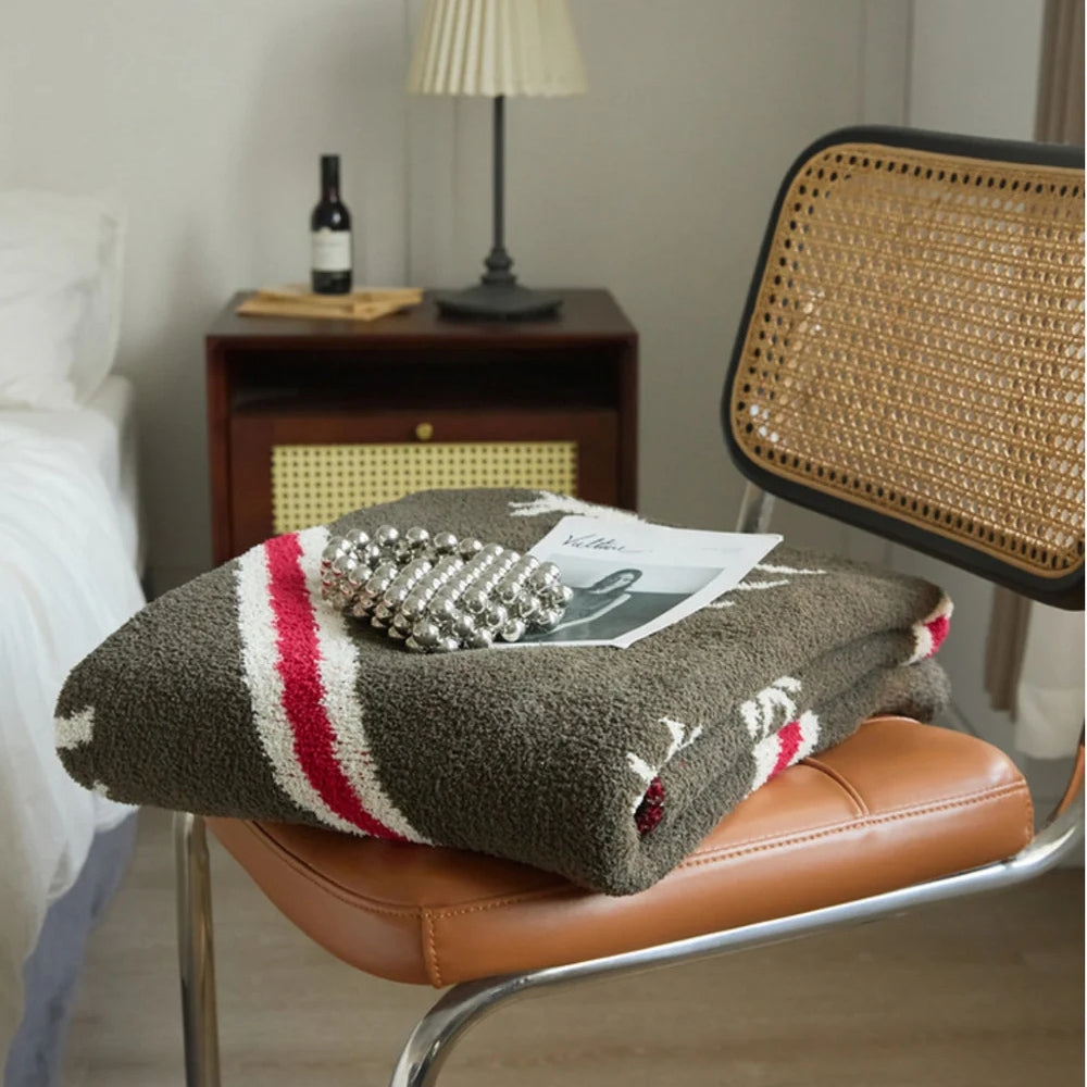 Kuscheldecke für Erwachsene mit Hirschmotiv aus weichem Mikrofaser 2