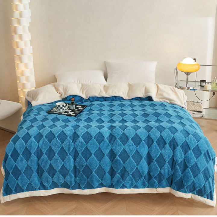 Kuscheldecke mit Diamantmuster für Komfort aus Teddy-Velours und Alpaka-Wolle 11