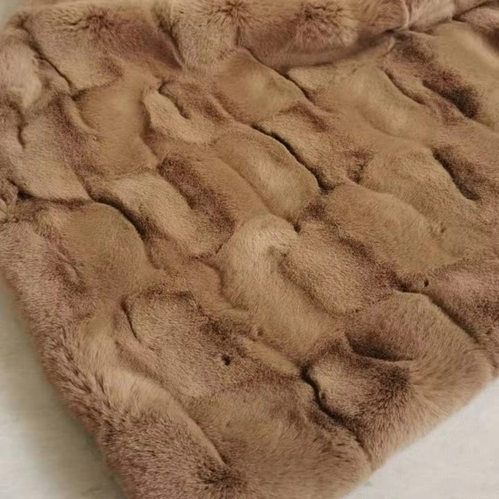 Kuschelige Faux Fur Decke für ultimativen Komfort und Wärme 6