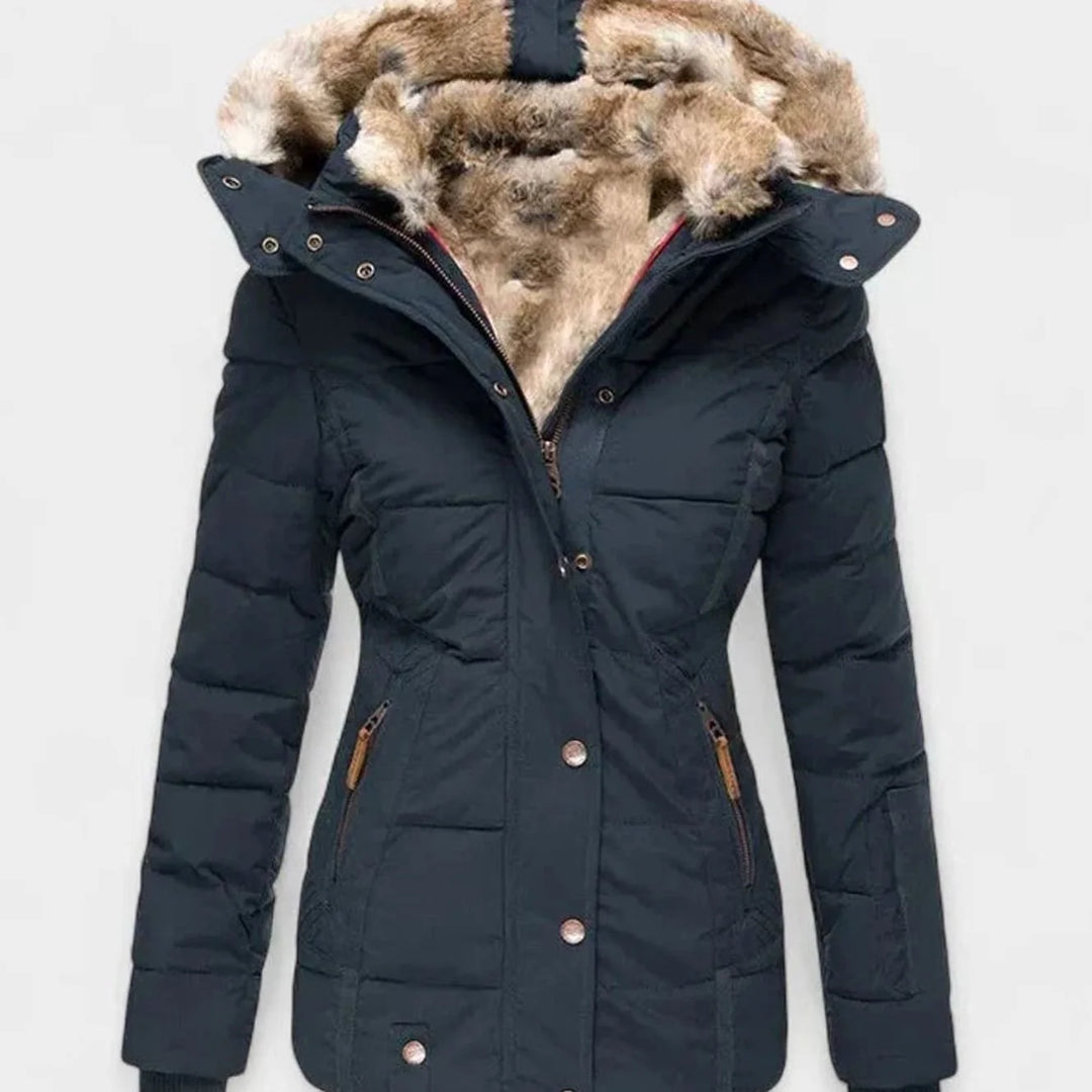 Marlene | Damen Gefütterte Winterjacke mit Kunstfell-Kapuze und Taille 4