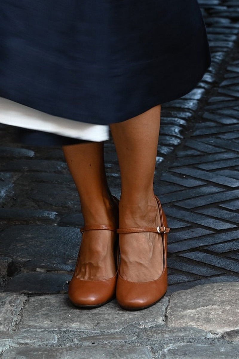 Orthopädische Damenschuhe mit breitem Absatz und verstellbarem Riemen 2