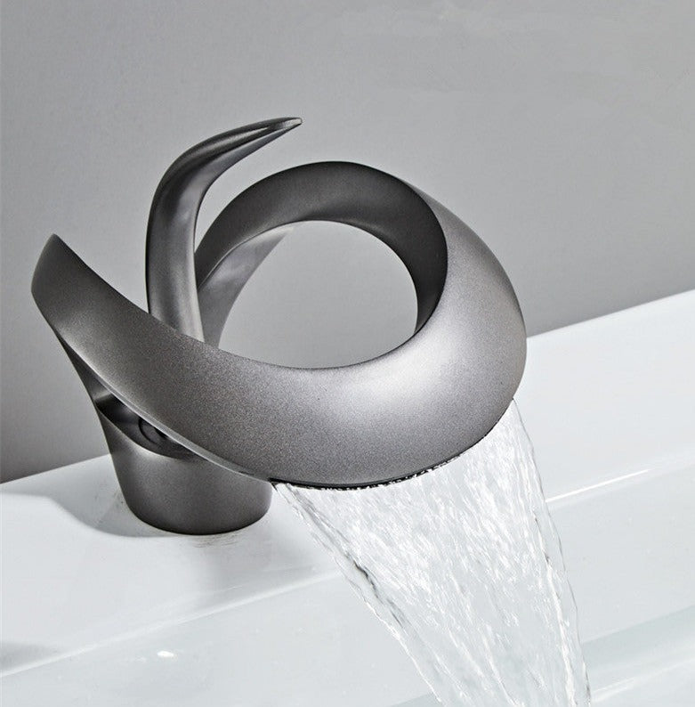  Badezimmerhahn - gebogenes Design mit schlankem Wasserfallausgang-4