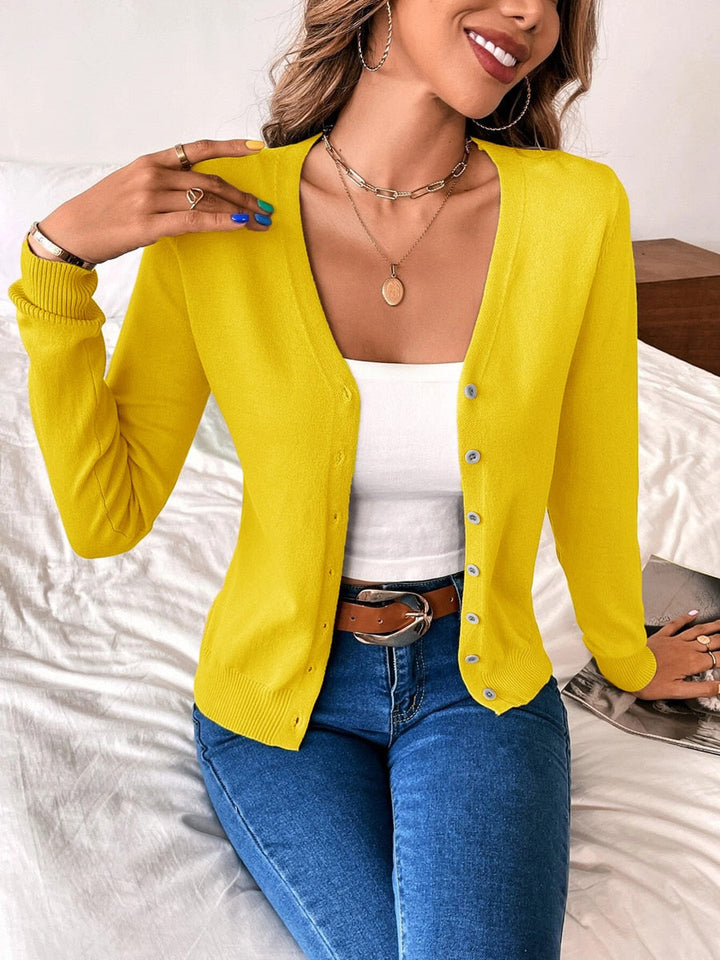 Dione | Leichte und Stilvolle Damenstrickjacke mit Knöpfen