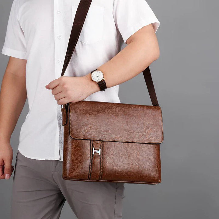 Lars | Minimalistische große Leder-Schultertasche