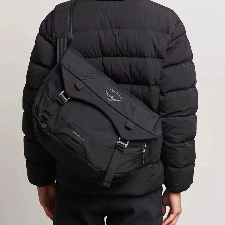 Dylan | Urban Umhängetasche Reisetasche mit Hi-Vis Regenhülle