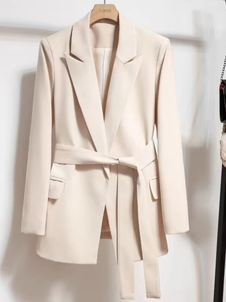 Nora | Stylischer Blazer mit Gürtel für einen Modernen Look