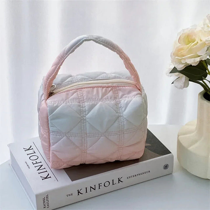 Lilia | Stylische und kompakte gesteppte Kosmetiktasche