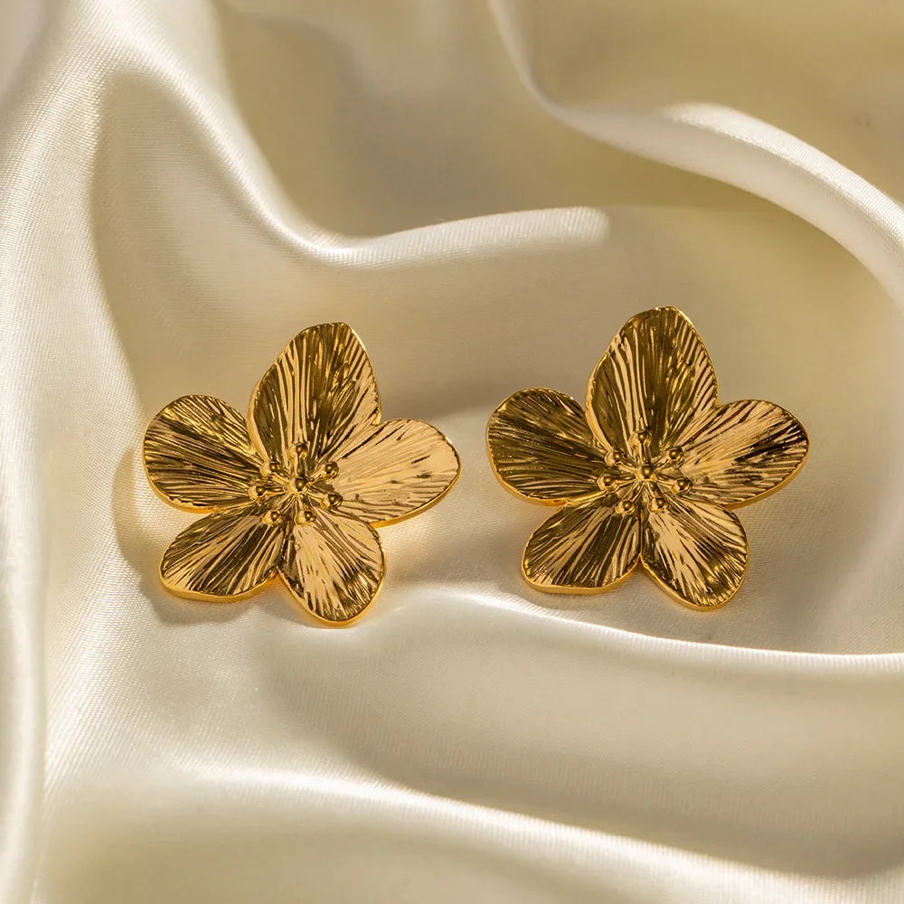 Jemilia | Elegante Vintage-Blumenohrringe aus Metall in Gold