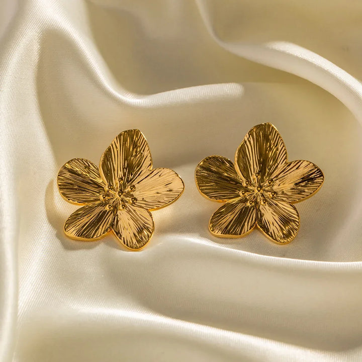 Jemilia | Elegante Vintage-Blumenohrringe aus Metall in Gold