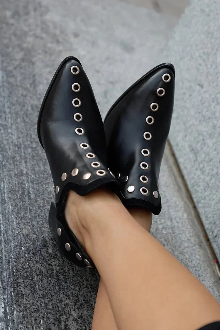 STIEFELETTE MIT Nieten UND BREITEM ABSATZ 2