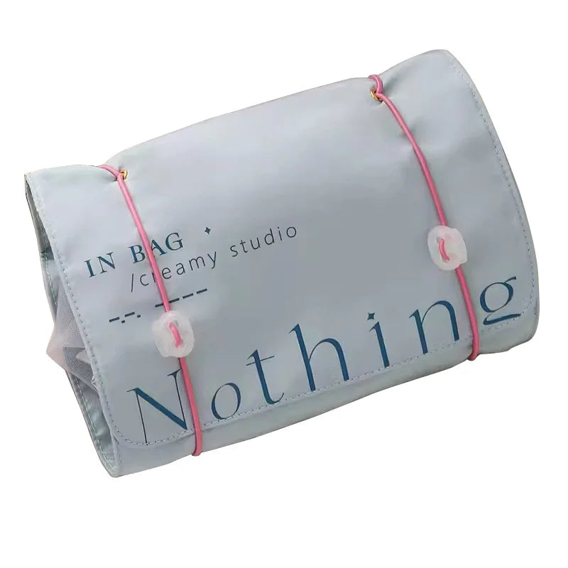 Aly | Praktische und platzsparende Roll-Up Kosmetiktasche