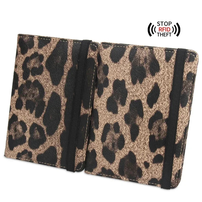 Carly | Leichter Reisepasshalter mit Leopardenmuster Reisebrieftasche