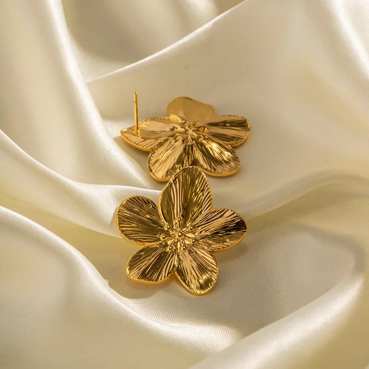 Jemilia | Elegante Vintage-Blumenohrringe aus Metall in Gold