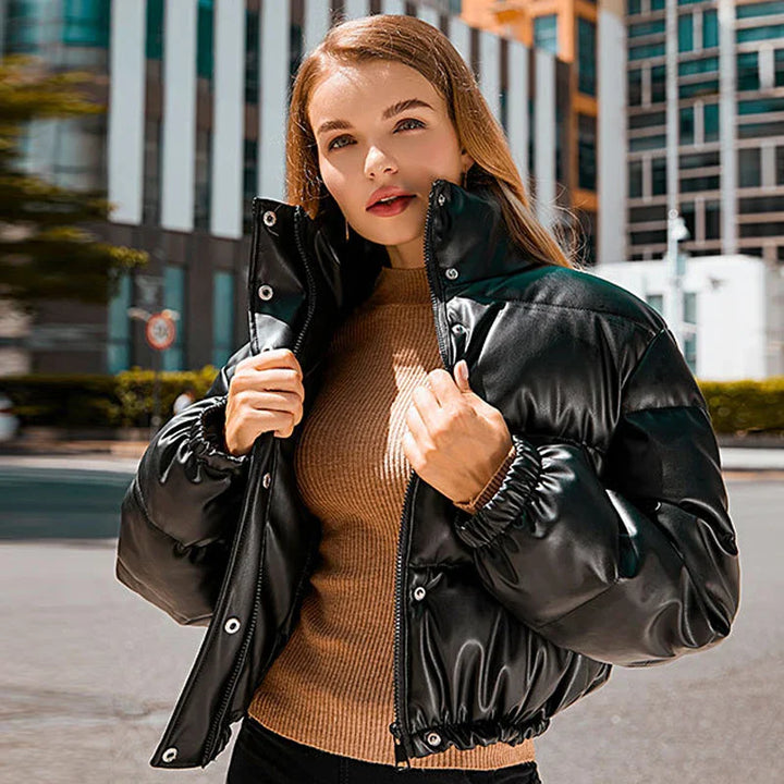 NIENKE | Kurze Dicke Winterjacke mit Hohem Kragen