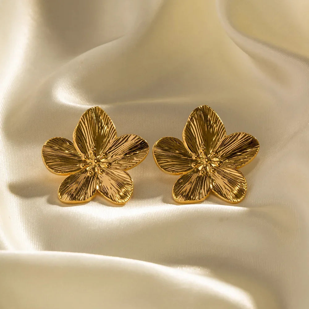 Jemilia | Elegante Vintage-Blumenohrringe aus Metall in Gold