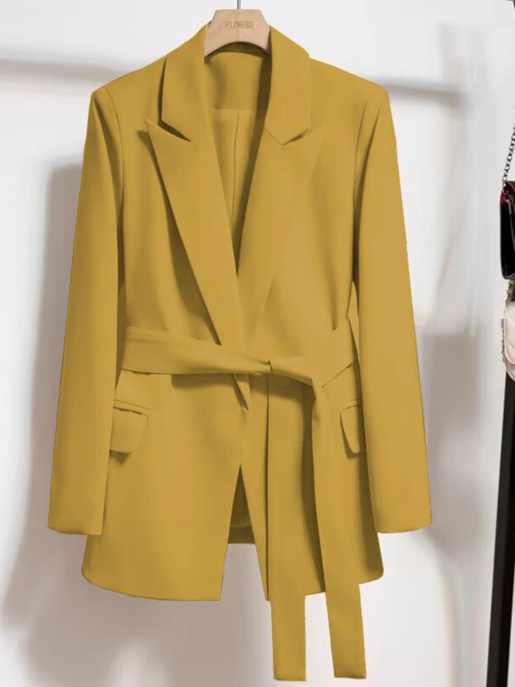 Nora | Stylischer Blazer mit Gürtel für einen Modernen Look