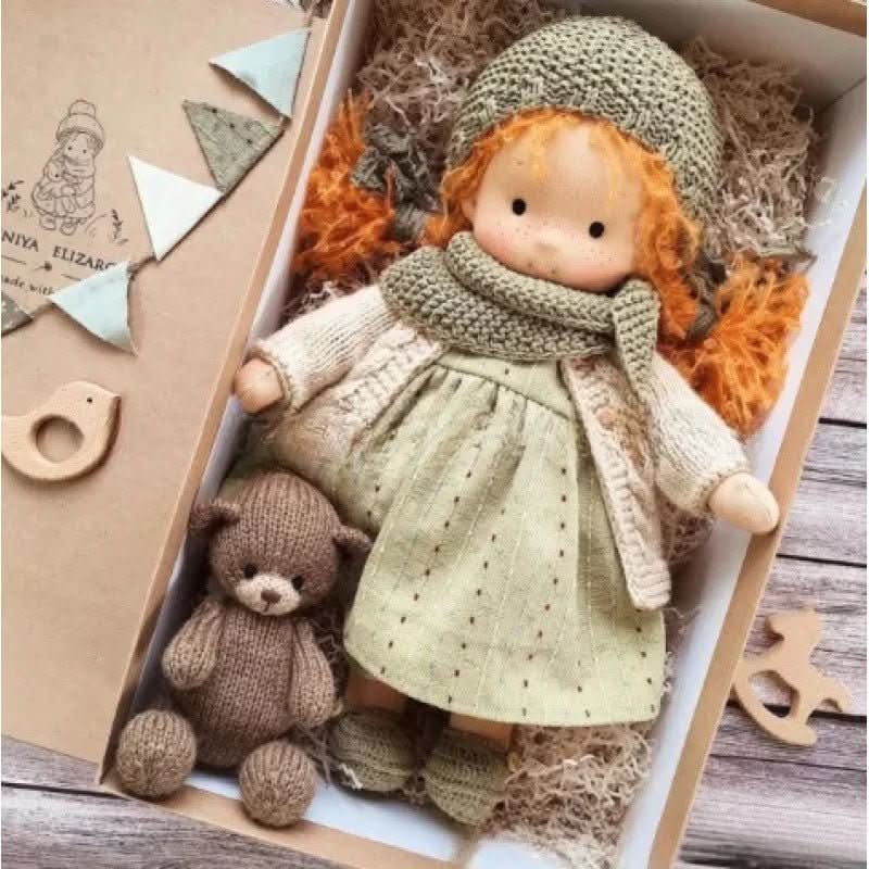 Selina – Handgefertigte Baumwoll-Waldorf-Puppe für kreatives Spielen 18