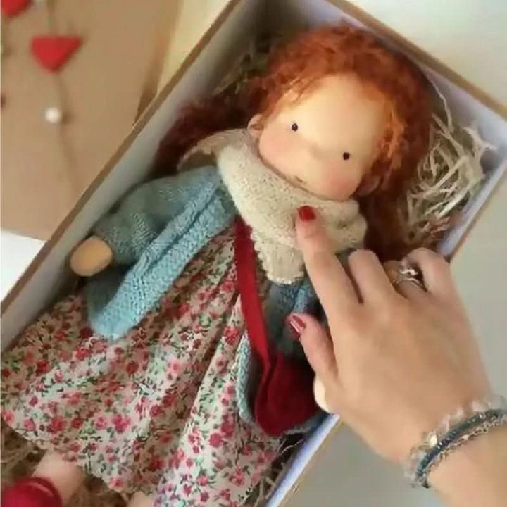Selina – Handgefertigte Baumwoll-Waldorf-Puppe für kreatives Spielen 35