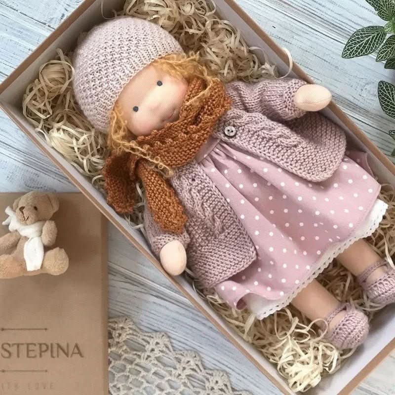 Selina – Handgefertigte Baumwoll-Waldorf-Puppe für kreatives Spielen 38