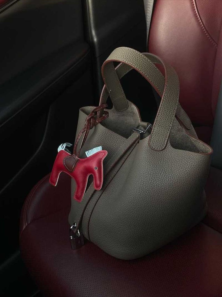 Xanthe | Stylische Beuteltasche mit Goldakzent
