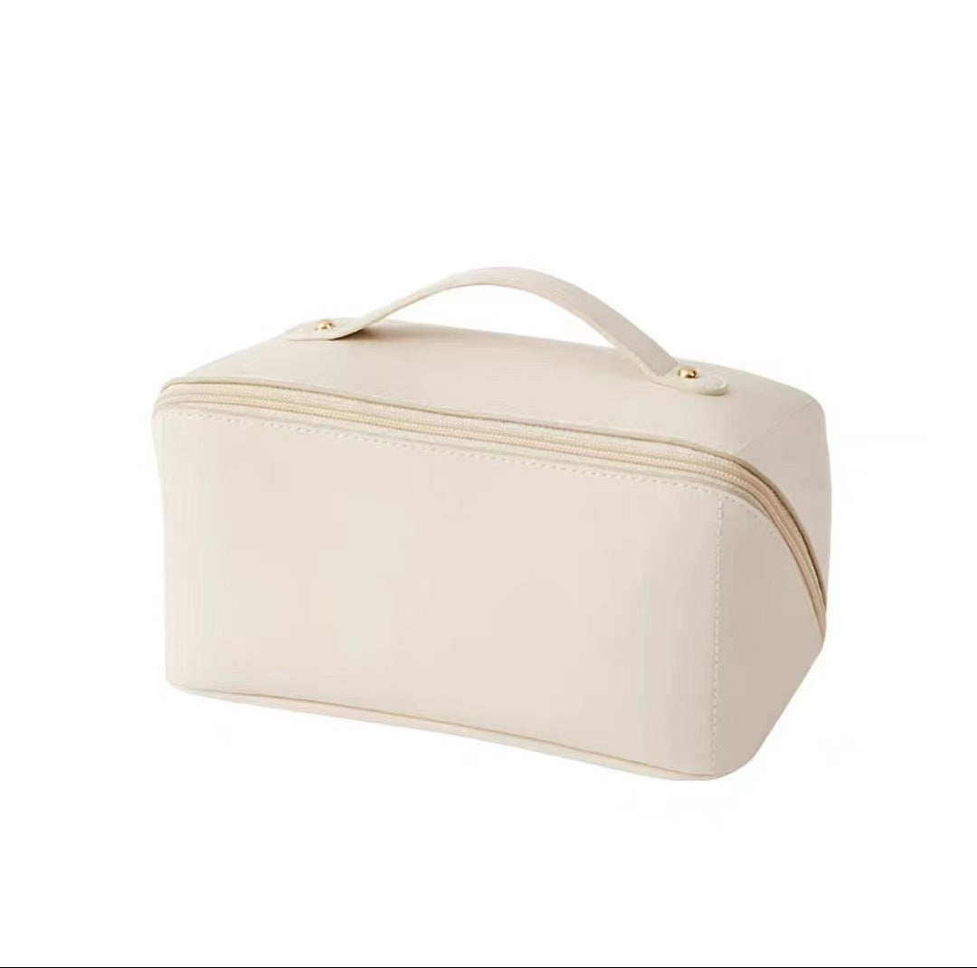 Livia | Schicke und stilvolle Reise-Kosmetik-Clutch