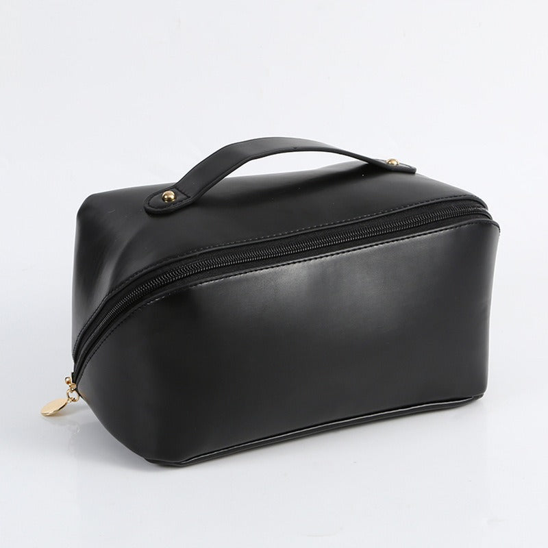 Livia | Schicke und stilvolle Reise-Kosmetik-Clutch