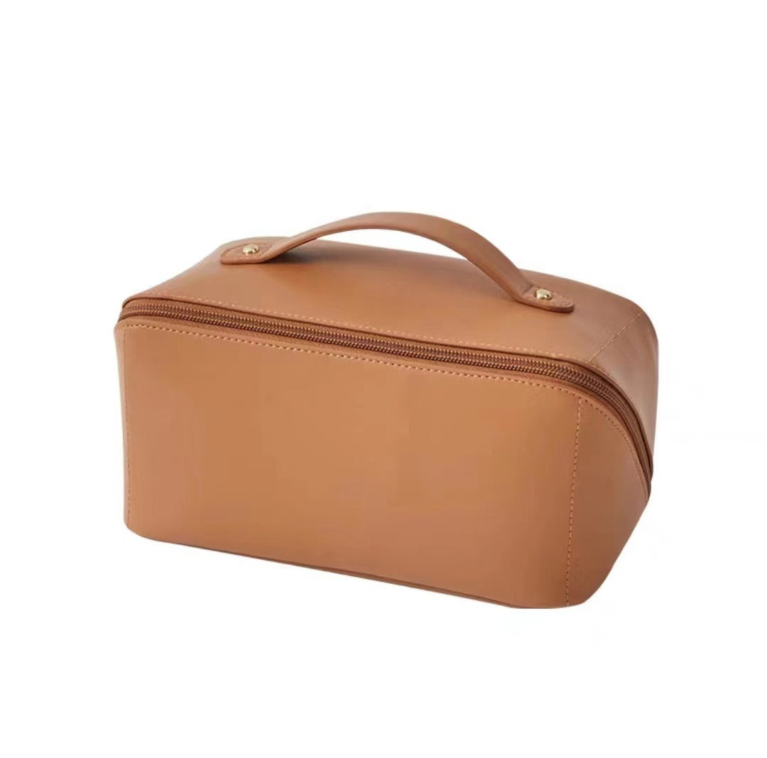 Livia | Schicke und stilvolle Reise-Kosmetik-Clutch