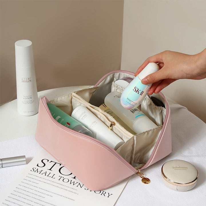 Livia | Schicke und stilvolle Reise-Kosmetik-Clutch