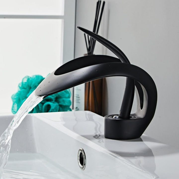  Badezimmerhahn - gebogenes Design mit schlankem Wasserfallausgang-1