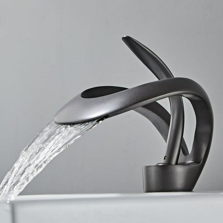  Badezimmerhahn - gebogenes Design mit schlankem Wasserfallausgang-3